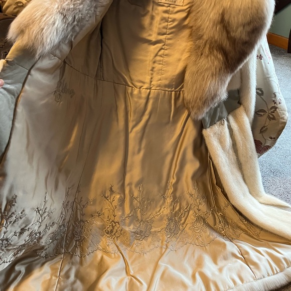 Absolutely exquisite mink coat - Picture 4 of 11
